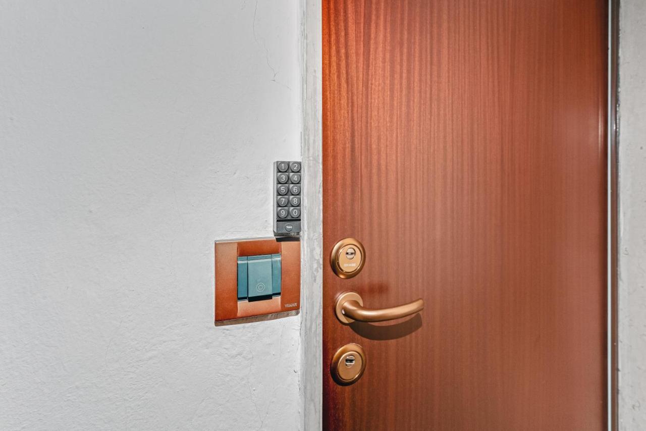 Metro M1 - Smart Home, Fast Free Wifi & Netflix Милан Экстерьер фото
